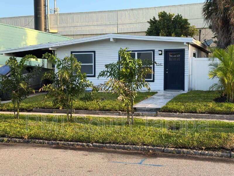 Tampa House: 1541 W La Salle St