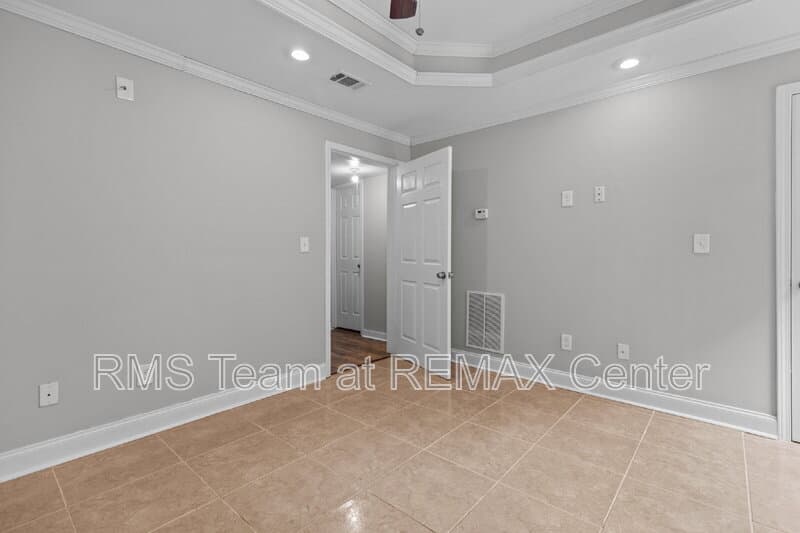 Duluth House: 2315 Hiawassee Dr