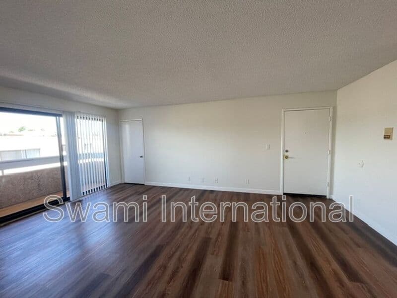 Inglewood Condo: 917 Enterprise Ave.