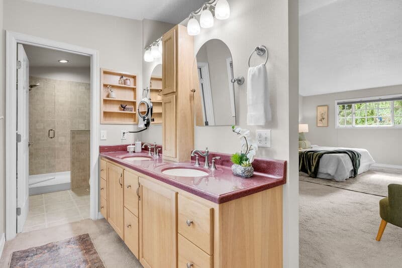Portland House: 9255 Southwest Boones Ferry Road