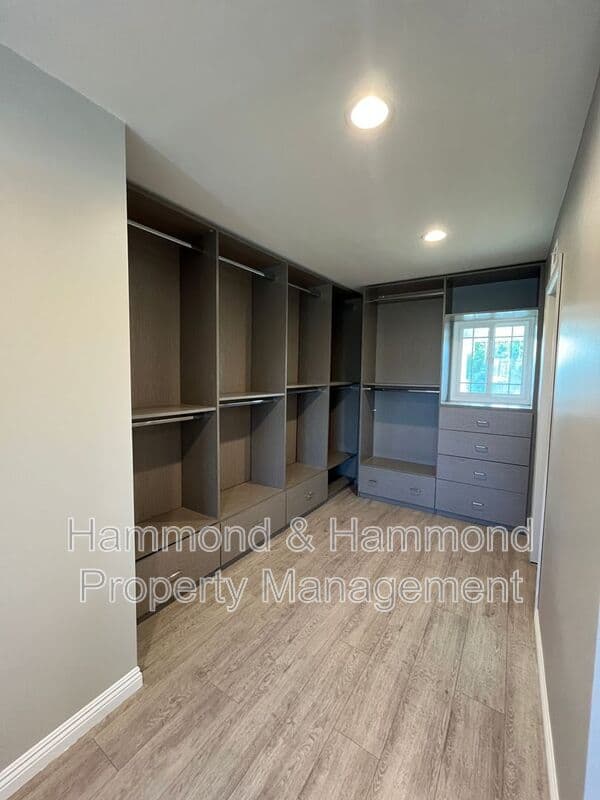 Granada Hills House: 10436 Amestoy Ave.