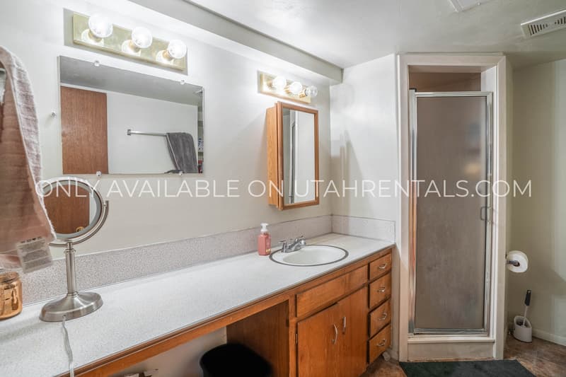 Provo House: 547 E 400 N