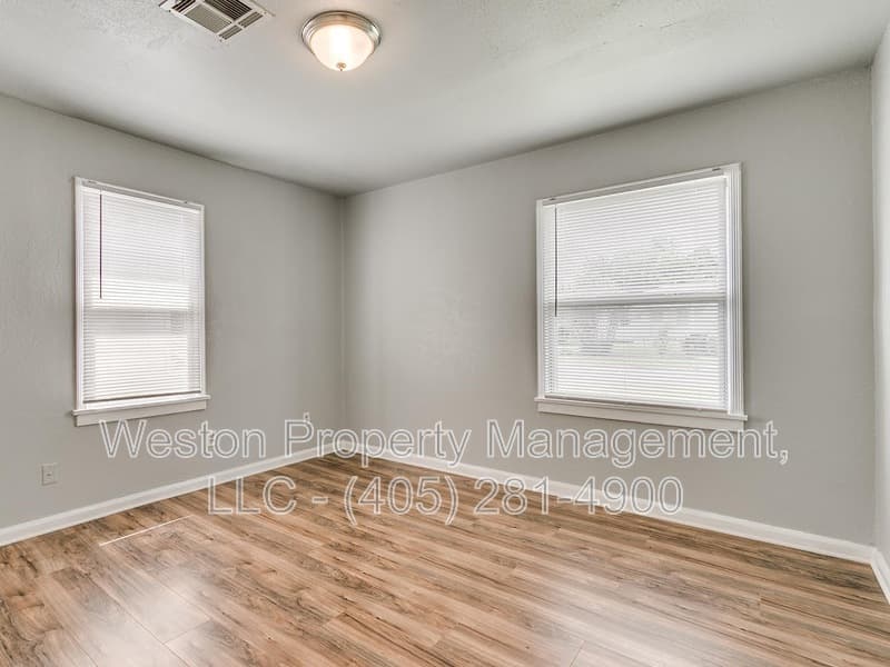 Midwest City House: 109 East Myrtle Drive