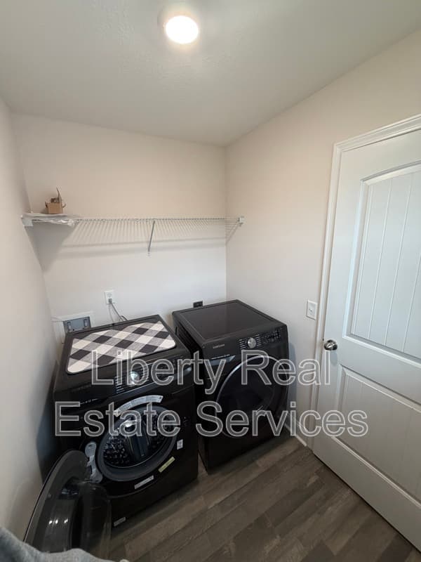 Hinesville House: 224 Whipple Ave