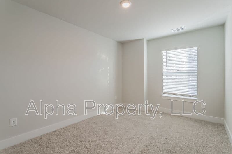 Moore Townhome: 1530 Rivermeade Dr