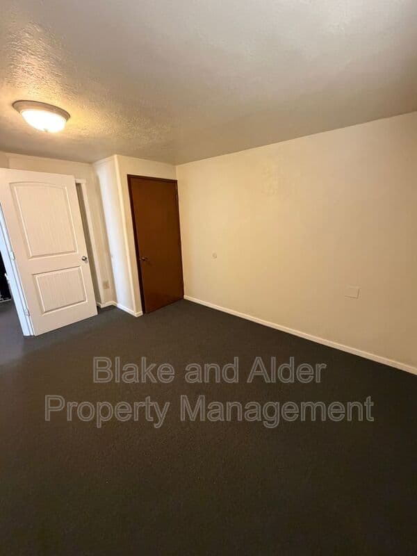 Milwaukie House: 10926 SE Linwood Ave
