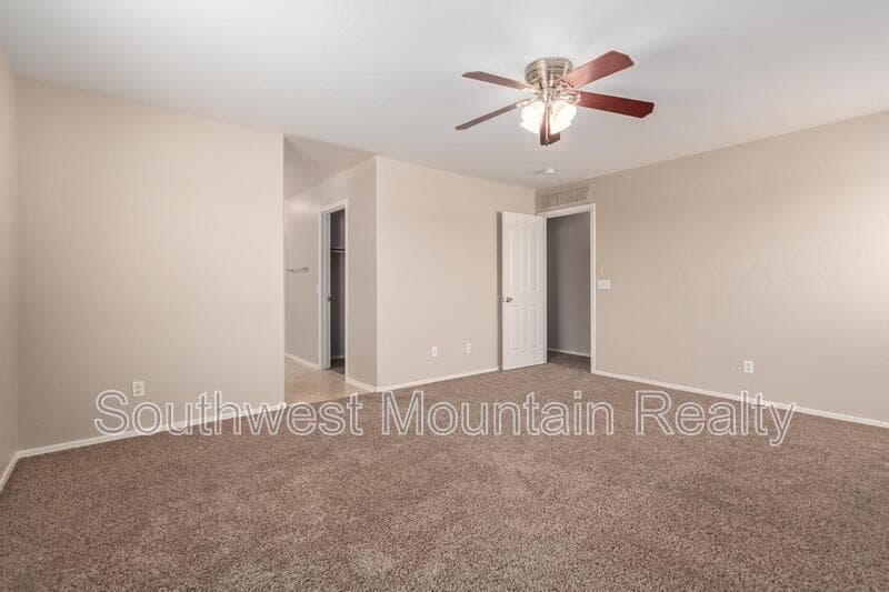 Maricopa House: 44856 W Paitilla Lane