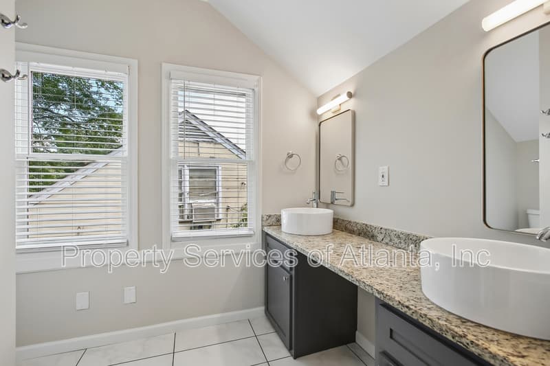 Atlanta House: 1649 Beecher St SW