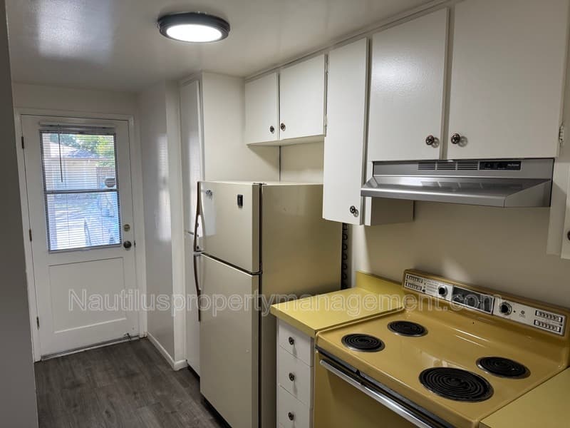 Santa Cruz Townhome: 127 Castillon Terrace