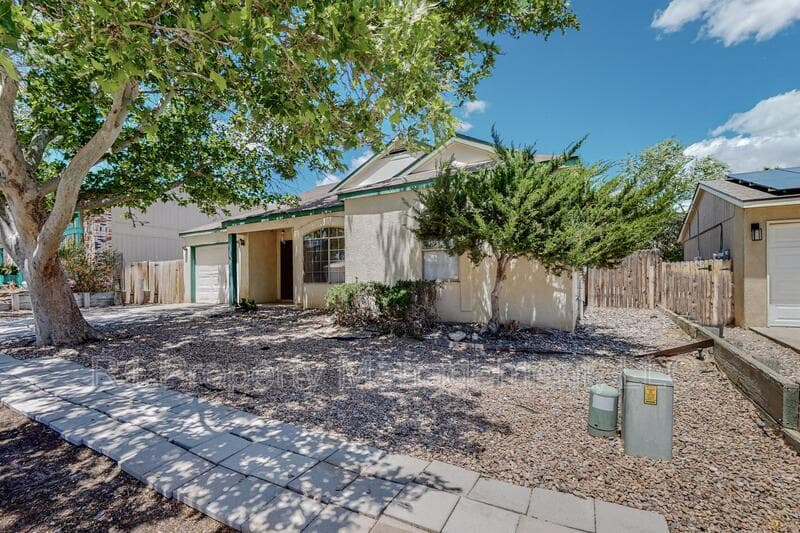Rio Rancho House: 1729 Chamisa Road Northeast