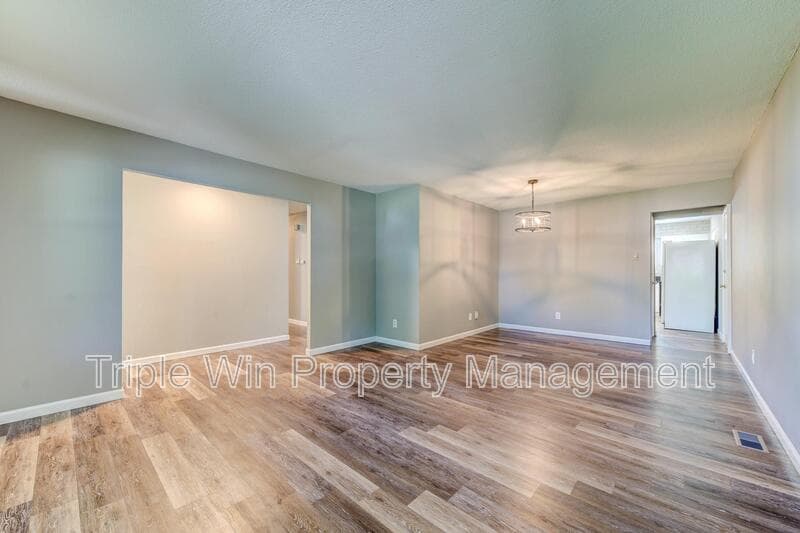 Florissant House: 2250 Spoonwood Ln