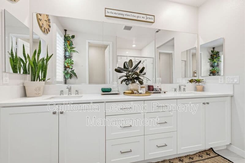 Valencia House: 27233 Red Willow Court