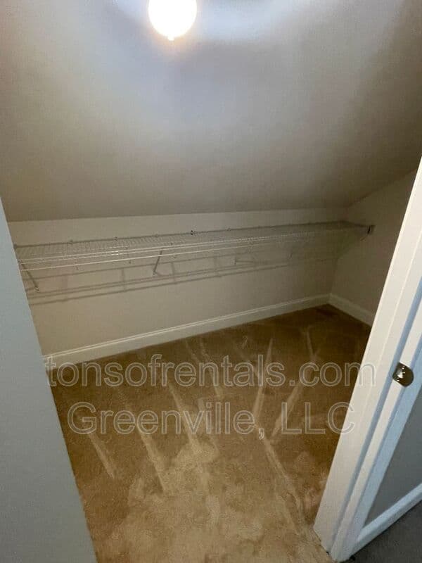 Greenville House: 536 Twin Lake Road