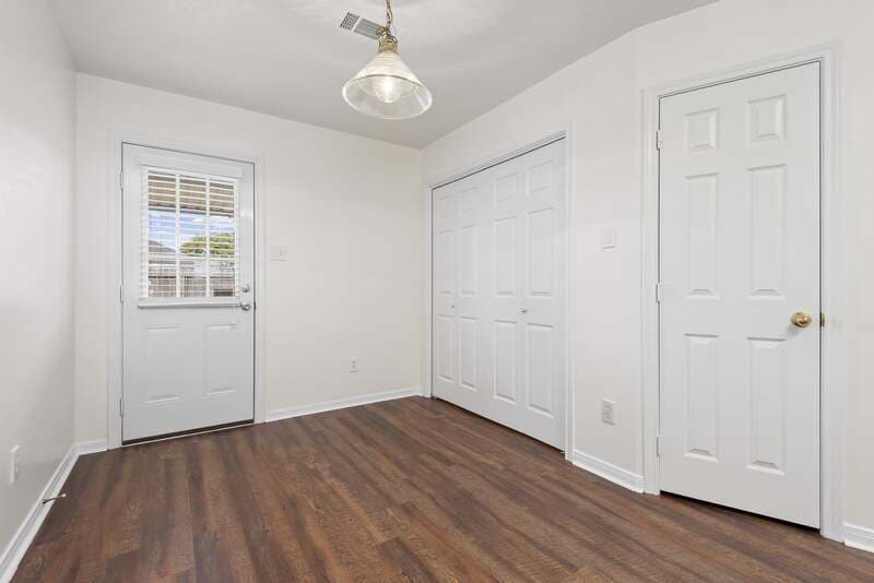 Dickinson Condo: 5165 Caicos Calle