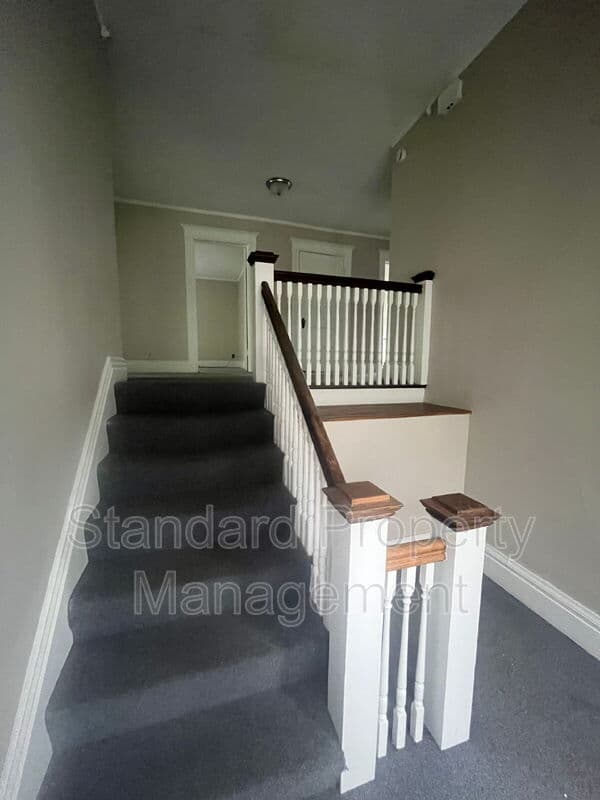 Rochester Condo: 293 Dartmouth St (Apt 2/Up)