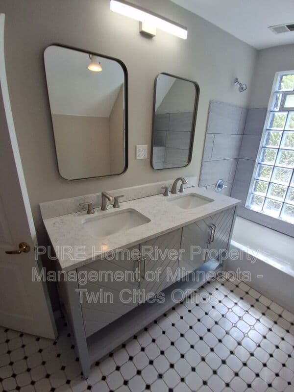 Saint Paul Condo: 140 Belvidere St W