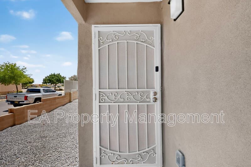 Albuquerque House: 5748 Pinon Flats Rd NW