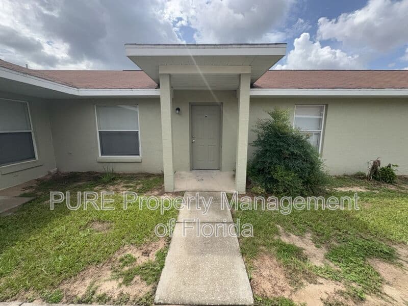 Ocala House: 7455 Midway Terrace