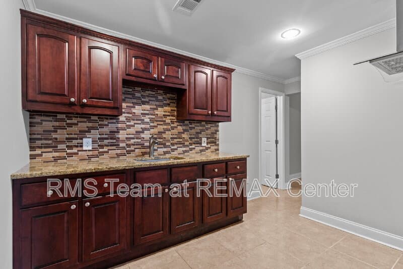 Duluth House: 2315 Hiawassee Dr