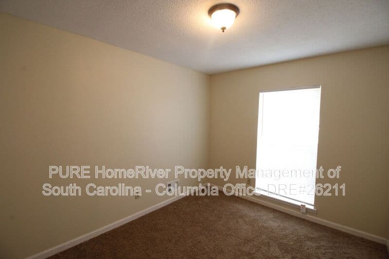 West Columbia House: 403 Charwood Ln