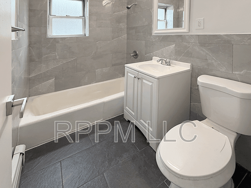 Belleville Condo: 109 William St #4