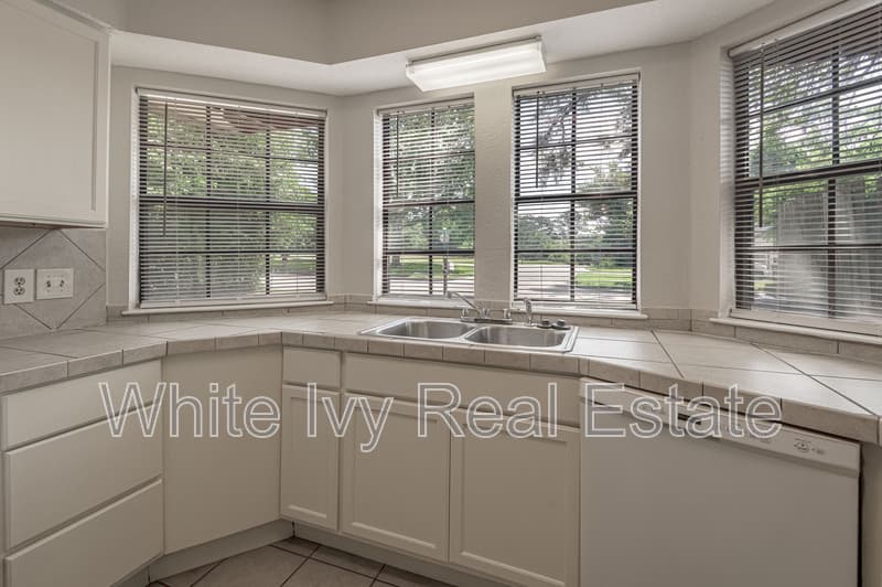 Huntsville House: 610 Normal Park Dr