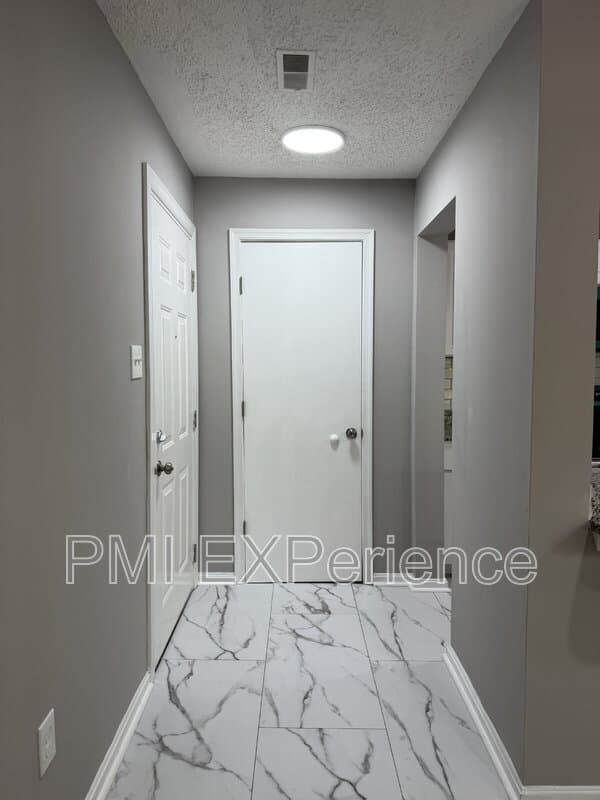 Silver Spring Condo: 2607 Camelback Ln