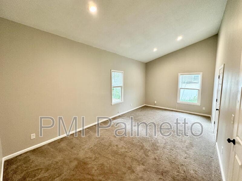Camden House: 948 Wateree Blvd