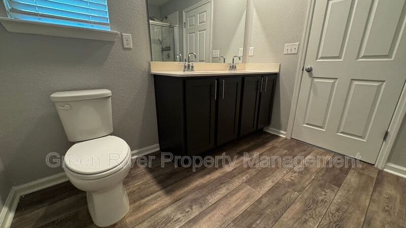 Jacksonville House: 1723 Carter Landing Boulevard