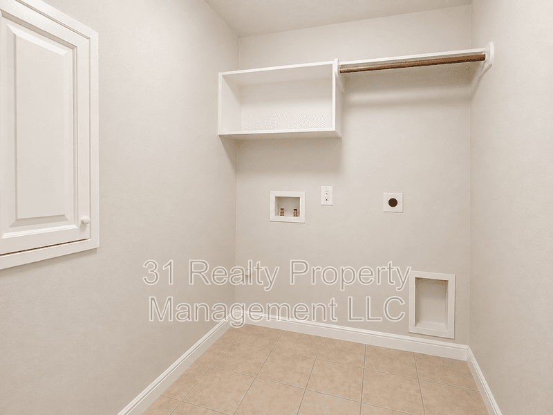 Fresno House: 2119 Hawthorne Brook
