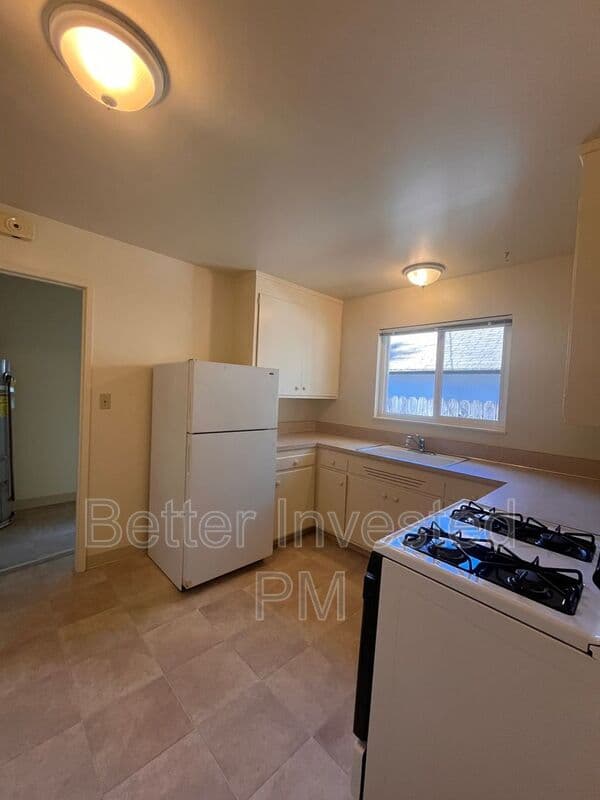 Santa Rosa House: 925 Beaver Ln