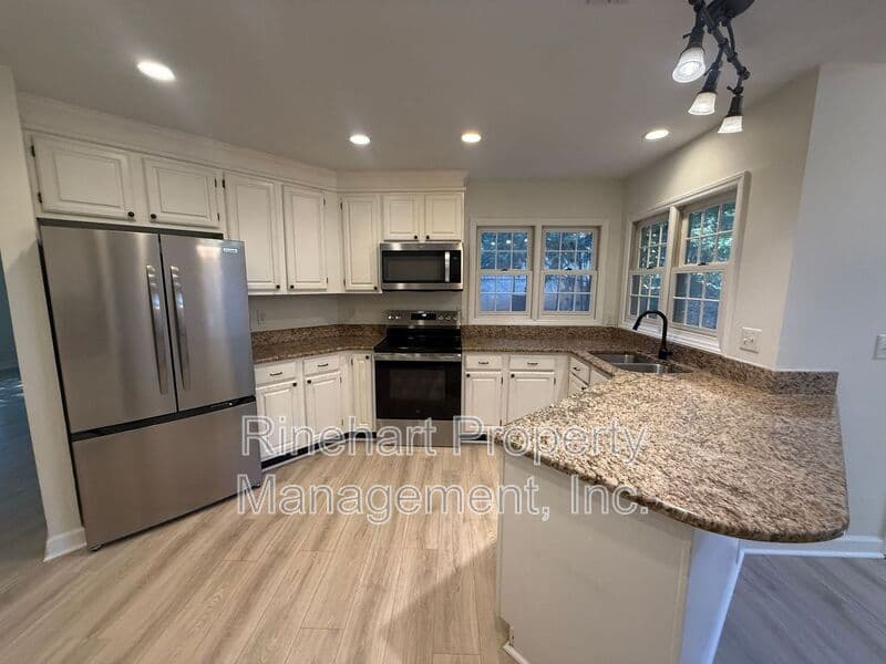 Tega Cay House: 12108 Baywoods Drive