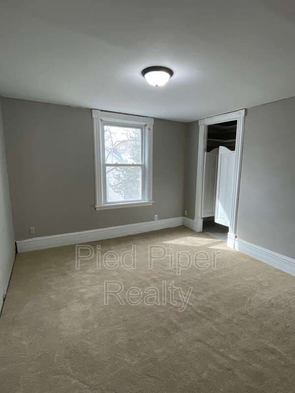 Freeport House: 217 North West Avenue