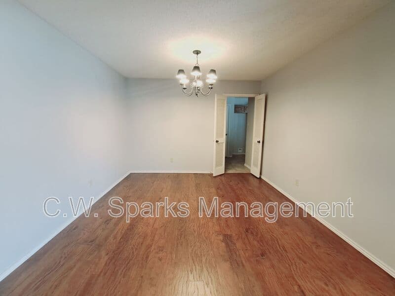Dallas House: 3917 Saint Christopher Lane