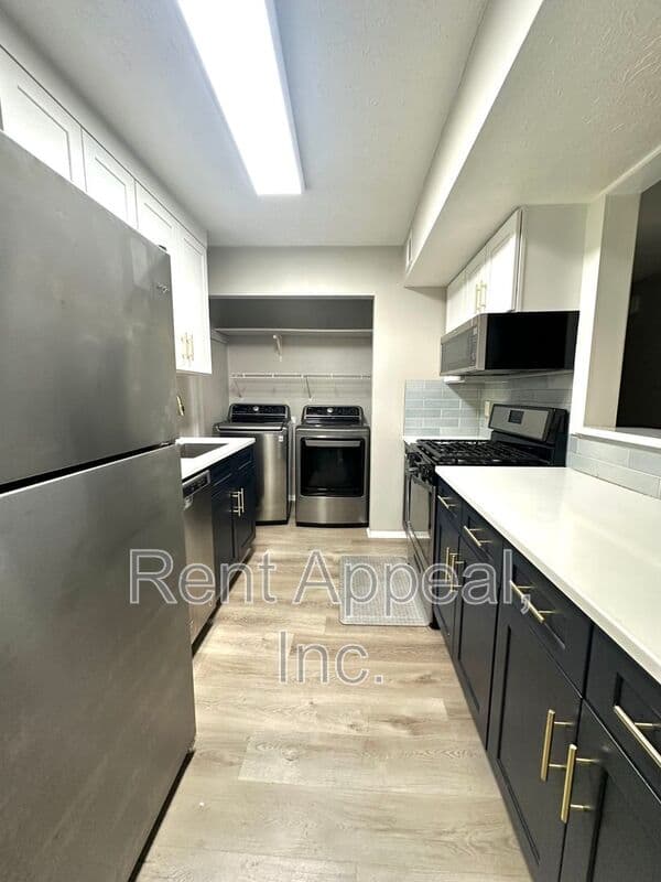 Marietta House: 214 Smokerise Cir SE