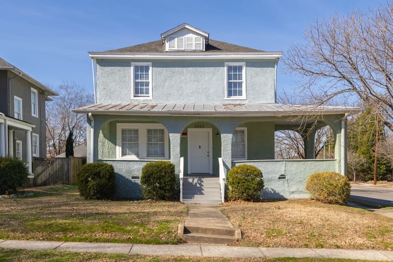 Richmond Condo: 2922 Noble Ave. A
