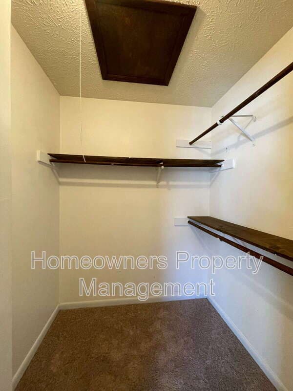Fayetteville House: 6383 Hawfield Dr