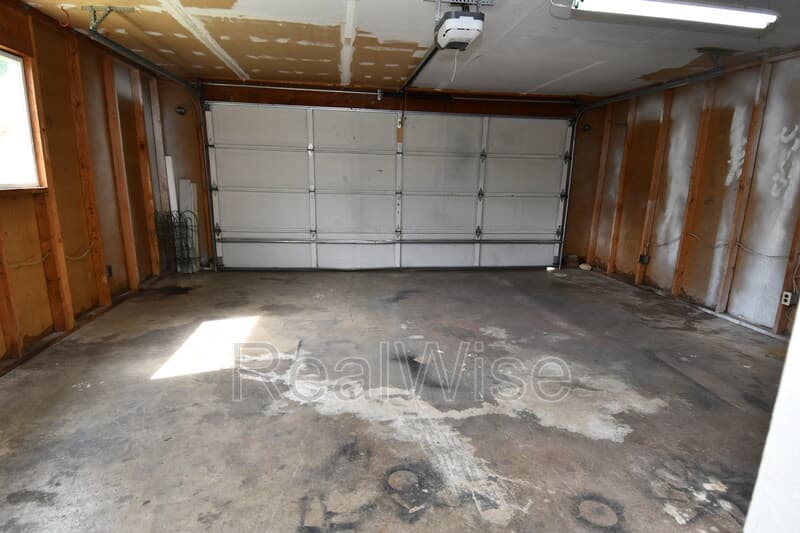 Roseburg House: 2923 NE Denn Ave