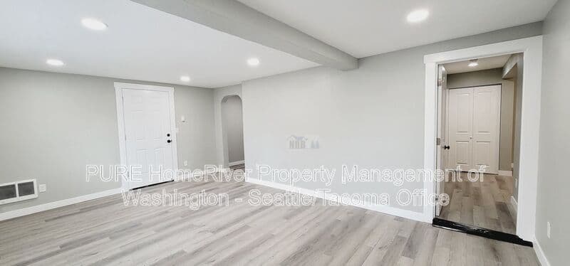 Tacoma Condo: 3216 E Roosevelt Ave
