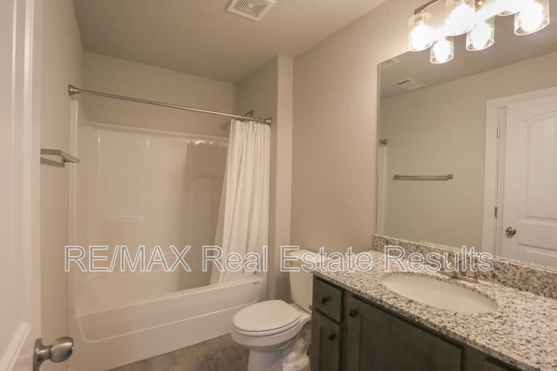 Centerton Condo: 480 Rama St
