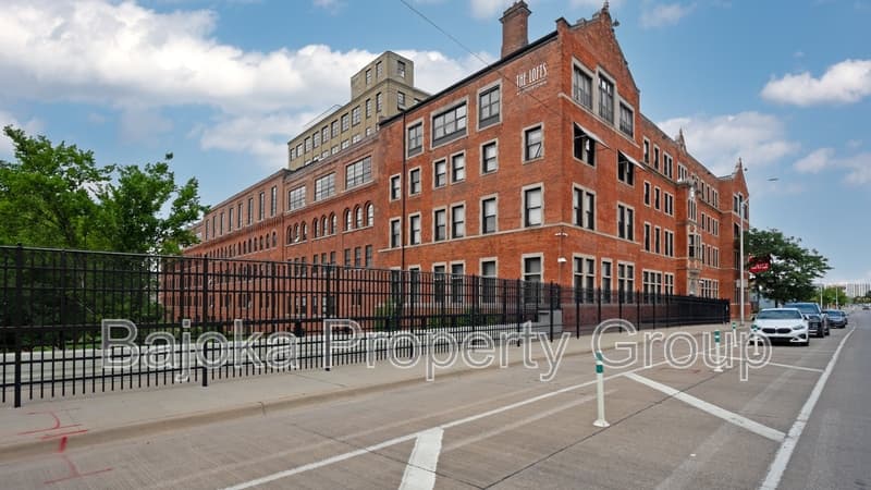 Detroit Condo: 6533 East Jefferson Avenue - 224