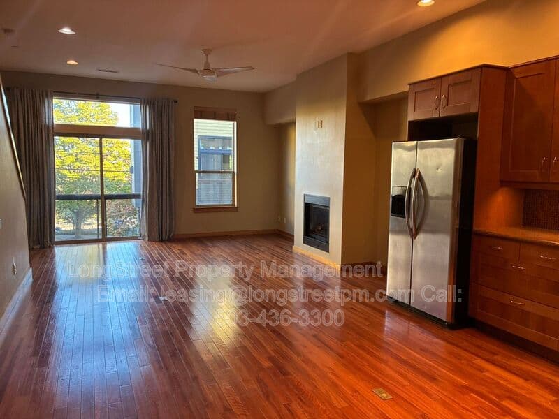 Portland Townhome: 5123 S Corbett Ave