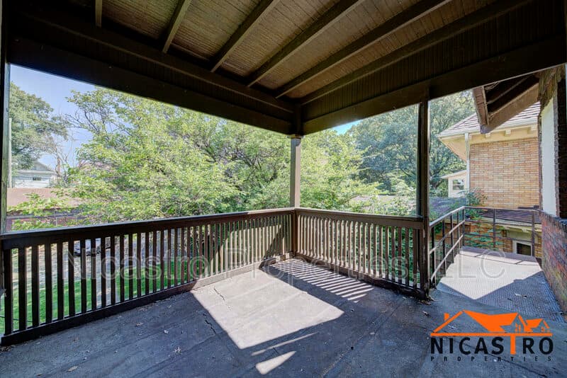Columbus House: 202 E Frambes Avenue