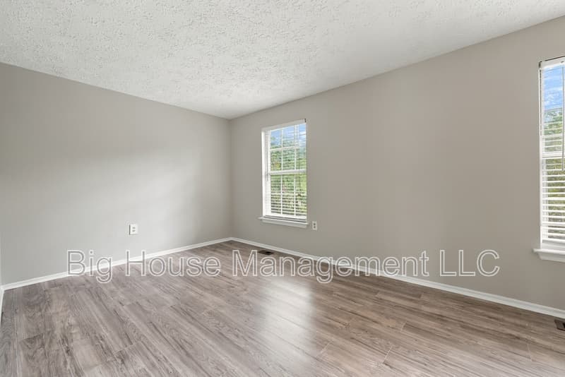 Waldorf Townhome: 1554 Pin Oak Dr