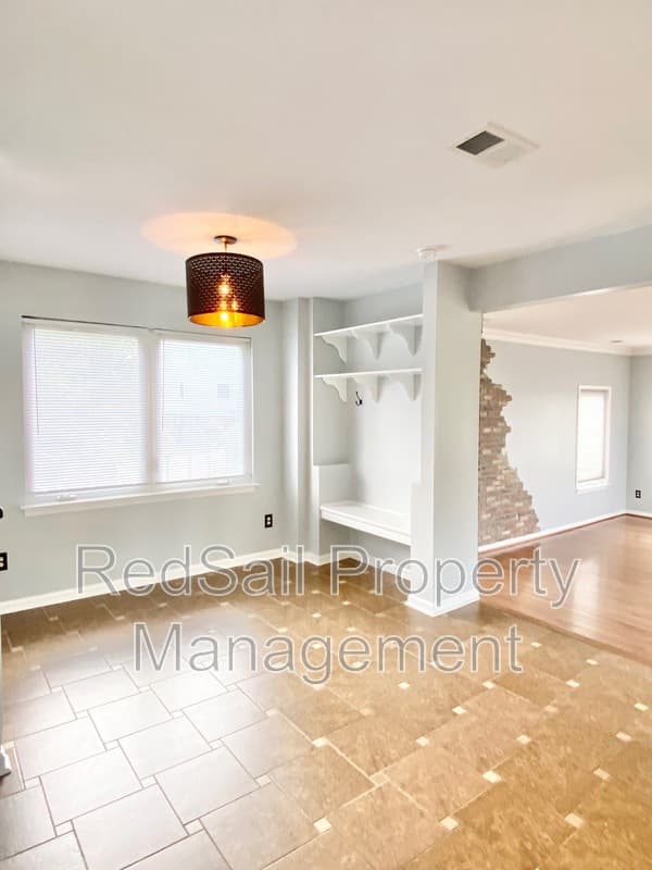 Poquoson House: 256R Hunts Neck Rd