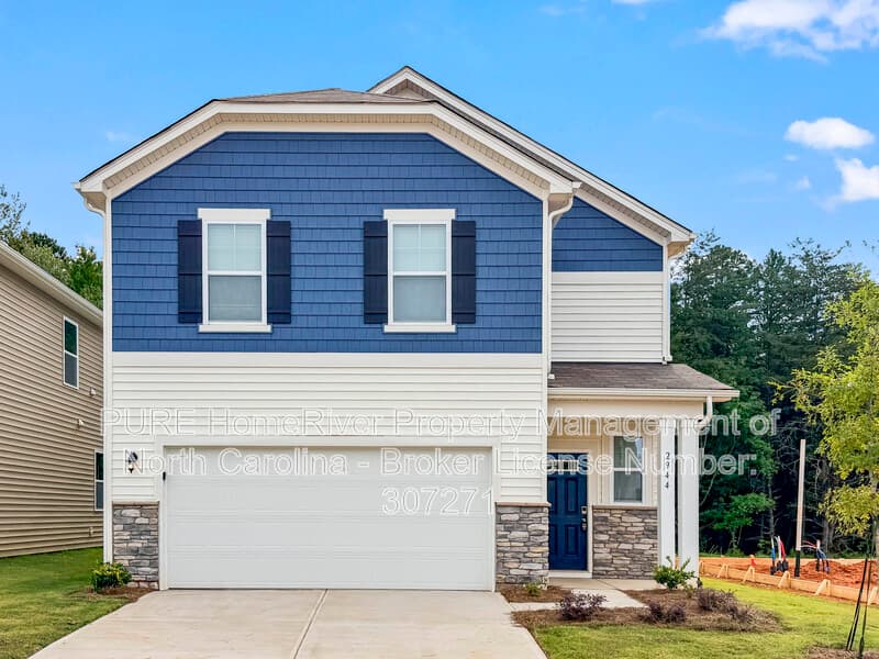 Hickory House: 2944 31st St Ln NE
