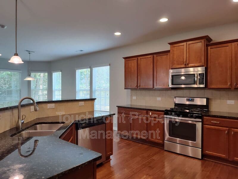 Charlotte House: 8611 Burnside Ln
