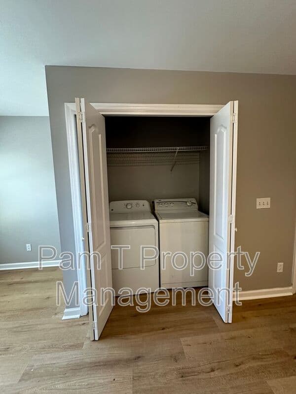 Savannah House: 1308 Dieter St