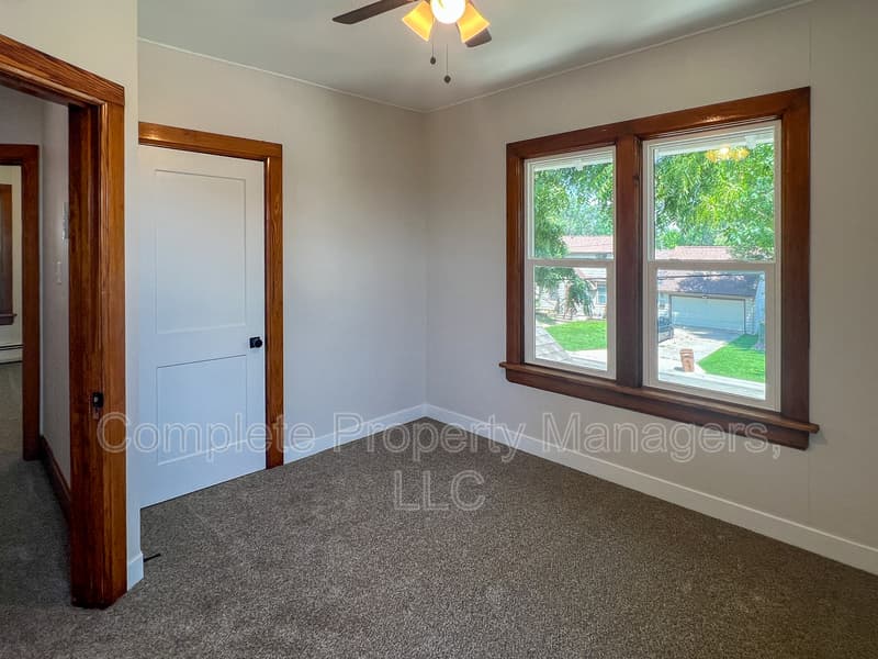 Albert Lea House: 711 Clausen Avenue