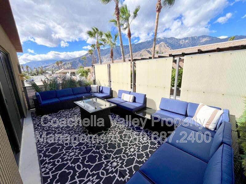 Palm Springs House: 353 Cheryl Dr